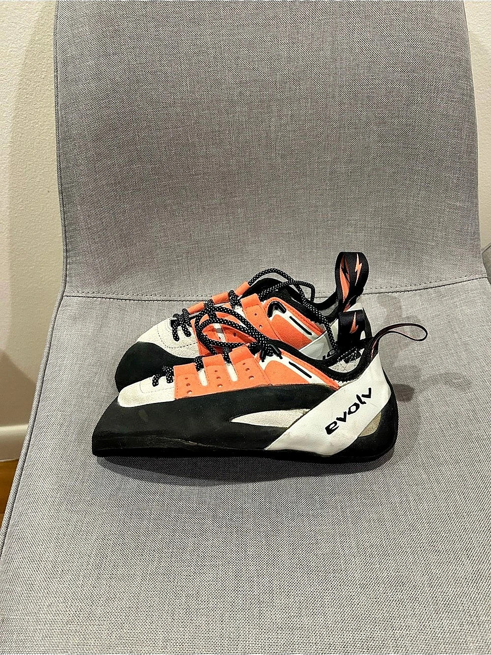 Evolv Geshido Lace Climbing Shoe - Women's size 9 Coral and White